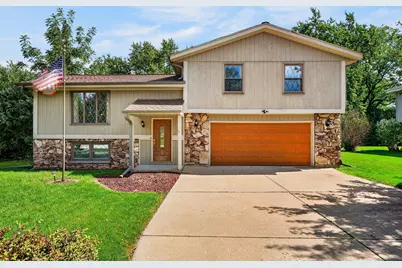 3560 S Oakdale Dr, New Berlin, WI 53151 - Photo 1