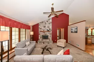 9358 S 33rd St, Franklin, WI 53132 - Photo 5