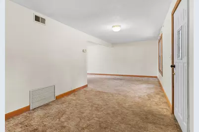 1110 S 123rd St, West Allis, WI 53214 - Photo 11