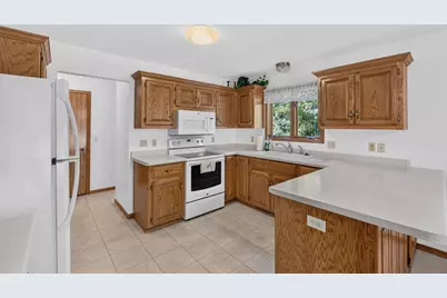 808  Schloemer Dr, West Bend, WI 53095 - Photo 5