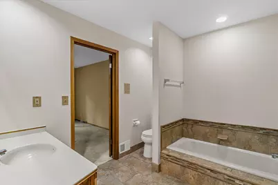 N80W13423  River Park Dr, Menomonee Falls, WI 53051 - Photo 25