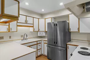 N80W13423 River Park Dr, Menomonee Falls, WI 53051 - Photo 15