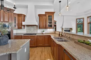 W213N5230 Golfview Dr, Menomonee Falls, WI 53051 - Photo 11