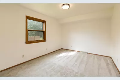 W213N10189  Beech Dr, Germantown, WI 53017 - Photo 9