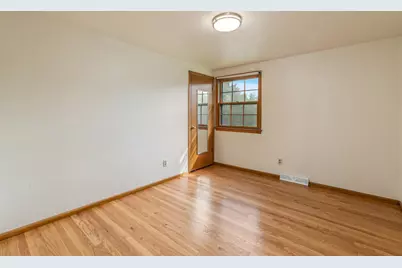W213N10189  Beech Dr, Germantown, WI 53017 - Photo 15