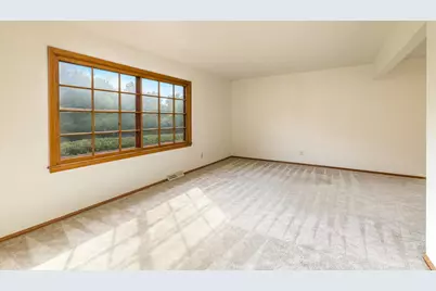 W213N10189  Beech Dr, Germantown, WI 53017 - Photo 5