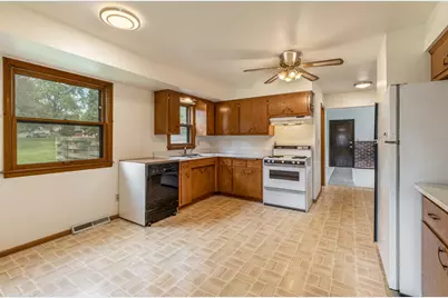W213N10189  Beech Dr, Germantown, WI 53017 - Photo 7