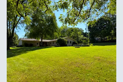 W240N4035  Swan Rd, Pewaukee, WI 53072 - Photo 3