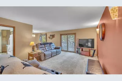 3520  Highcliff Cir, Sheboygan, WI 53083 - Photo 3