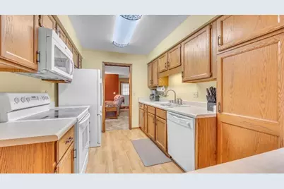 3520  Highcliff Cir, Sheboygan, WI 53083 - Photo 7
