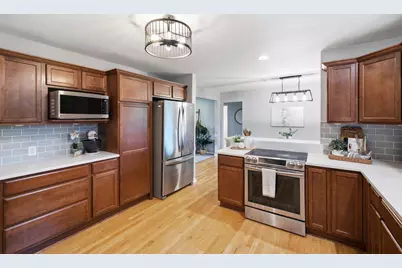W154N8216  Valley View Dr, Menomonee Falls, WI 53051 - Photo 5