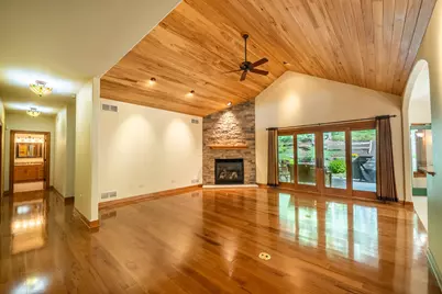 260  Glacial Dr, Slinger, WI 53086 - Photo 5