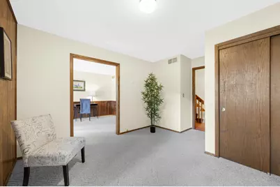 2515 W Wending Dr, Glendale, WI 53209 - Photo 11