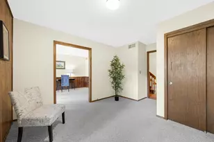2515 W Wending Dr, Glendale, WI 53209 - Photo 11