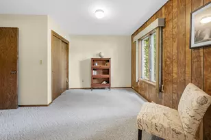 2515 W Wending Dr, Glendale, WI 53209 - Photo 9