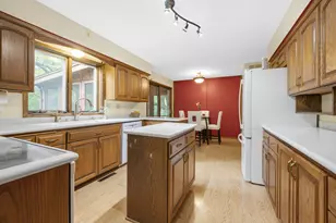 2515 W Wending Dr, Glendale, WI 53209 - Photo 5