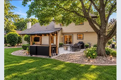 7251  Hyacinth Ct, Greendale, WI 53129 - Photo 15