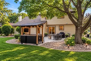 7251 Hyacinth Ct, Greendale, WI 53129 - Photo 15