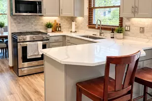 7251 Hyacinth Ct, Greendale, WI 53129 - Photo 5