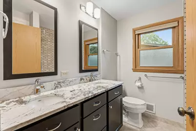 2400 W Rochelle Ave, Glendale, WI 53209 - Photo 15