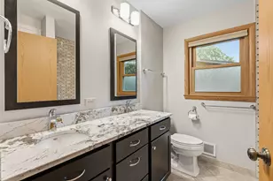 2400 W Rochelle Ave, Glendale, WI 53209 - Photo 15