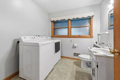 2400 W Rochelle Ave, Glendale, WI 53209 - Photo 33