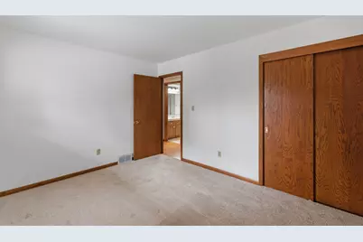 4973 S 19th St, Milwaukee, WI 53221 - Photo 15