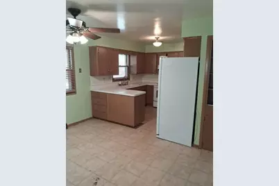 6005  Greenleaf Blvd, Racine, WI 53406 - Photo 11
