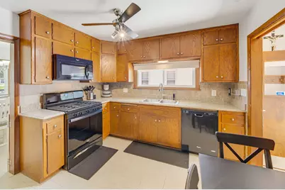 2035 E Howard Ave, Saint Francis, WI 53235 - Photo 9