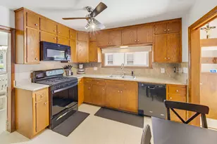2035 E Howard Ave, Saint Francis, WI 53235 - Photo 9