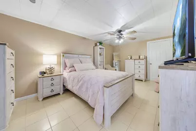 2035 E Howard Ave, Saint Francis, WI 53235 - Photo 25