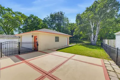 2035 E Howard Ave, Saint Francis, WI 53235 - Photo 33