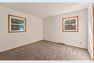 983  Chesterton Ct, Oconomowoc, WI 53066 - Photo 15