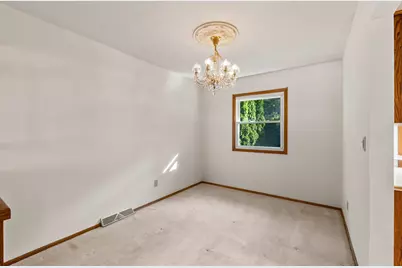 983  Chesterton Ct, Oconomowoc, WI 53066 - Photo 9