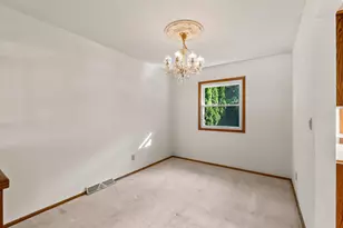 983 Chesterton Ct, Oconomowoc, WI 53066 - Photo 9