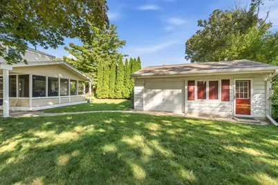 983  Chesterton Ct, Oconomowoc, WI 53066 - Photo 3
