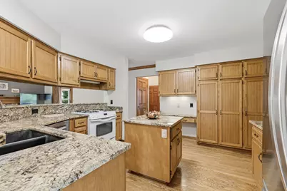 945  Gray Fox Dr, Brookfield, WI 53045 - Photo 15