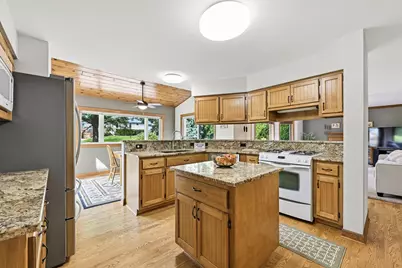 945  Gray Fox Dr, Brookfield, WI 53045 - Photo 13