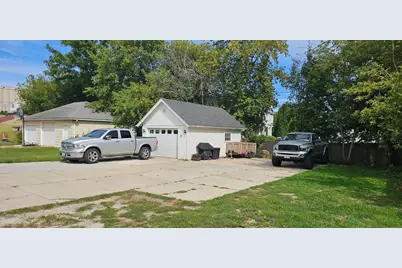 1117 S 8th St, Manitowoc, WI 54220 - Photo 7