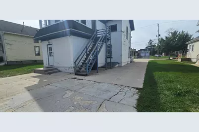 1117 S 8th St, Manitowoc, WI 54220 - Photo 5