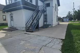 1117 S 8th St, Manitowoc, WI 54220 - Photo 5