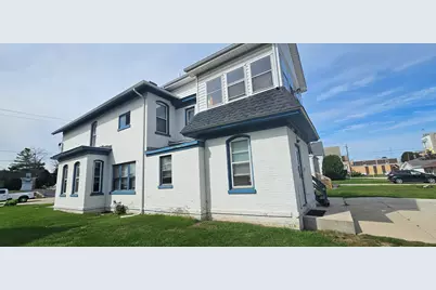 1117 S 8th St, Manitowoc, WI 54220 - Photo 9