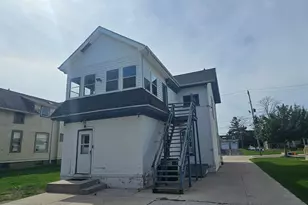 1117 S 8th St, Manitowoc, WI 54220 - Photo 3