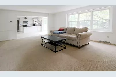 10205 N Kenilworth Cir, Mequon, WI 53092 - Photo 7