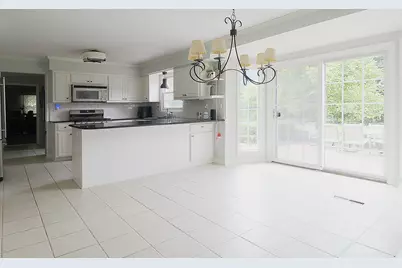 10205 N Kenilworth Cir, Mequon, WI 53092 - Photo 5