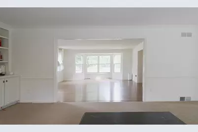 10205 N Kenilworth Cir, Mequon, WI 53092 - Photo 9