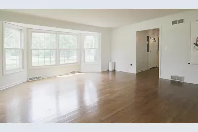 10205 N Kenilworth Cir, Mequon, WI 53092 - Photo 11