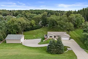 W255S6620 Oakdale Dr, Vernon, WI 53189 - Photo 1