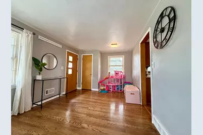 1014  Fairway Dr, Racine, WI 53405 - Photo 9