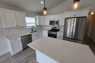 N3392 Narcissus Rd, Geneva, WI 53147 - Photo 5
